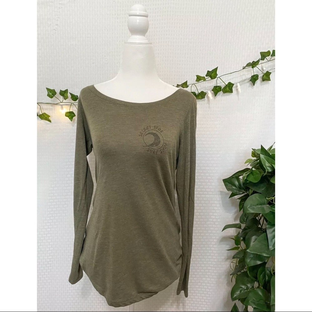 green long sleeve graphic secret spot top